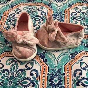 Pink Velvet Baby Girl Size 4 Toms. Never Worn.